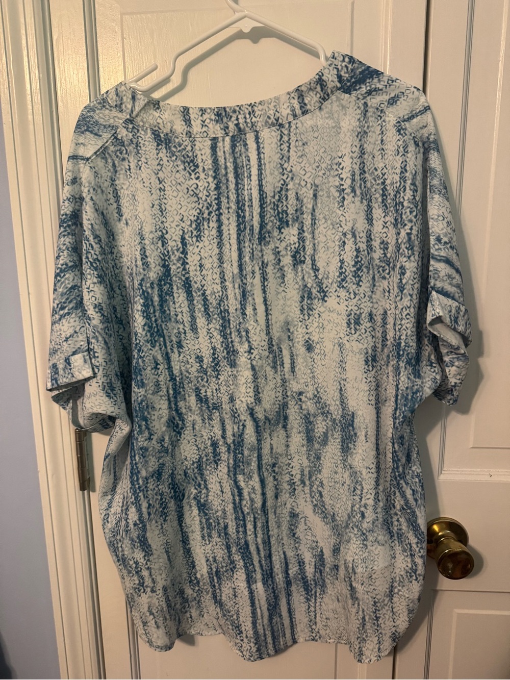Lightweight Blue Printed V-Neck Women's Top - Never Worn! - Picture 5 of 6